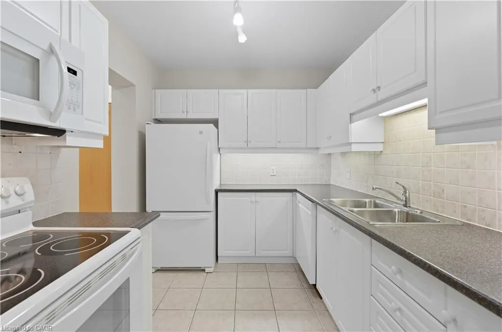 2075 Amherst Heights Drive, #211