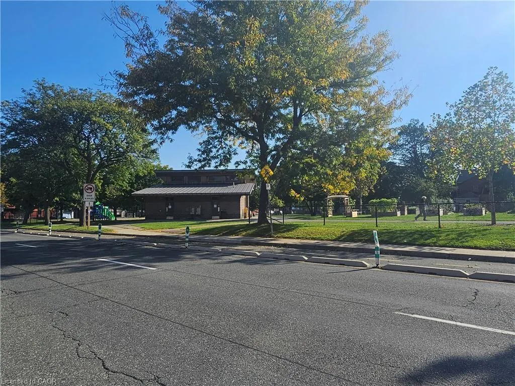 59 Victoria Avenue N