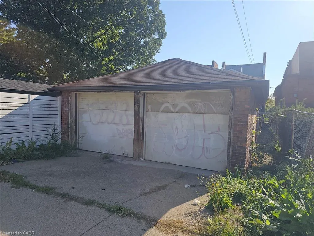 59 Victoria Avenue N