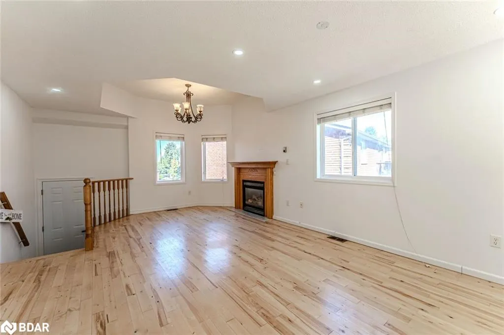 9 Kestrel Court, #Upper