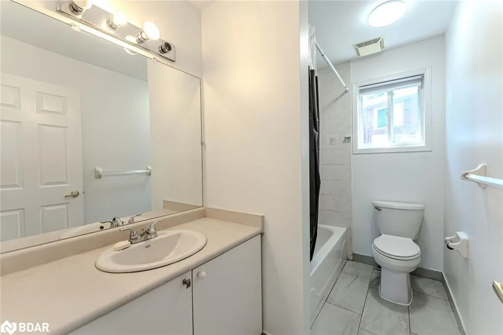 9 Kestrel Court, #Upper
