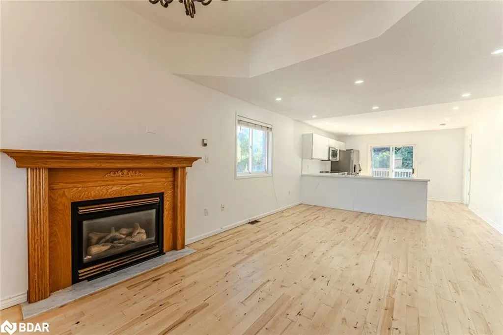 9 Kestrel Court, #Upper