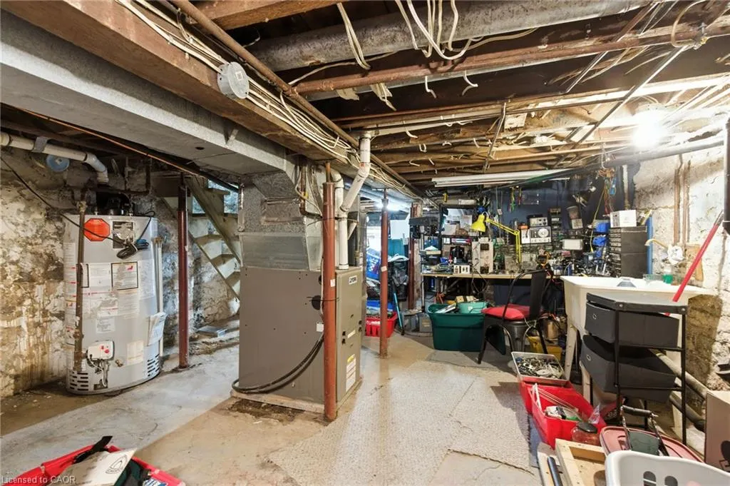 346 Hunter Street W