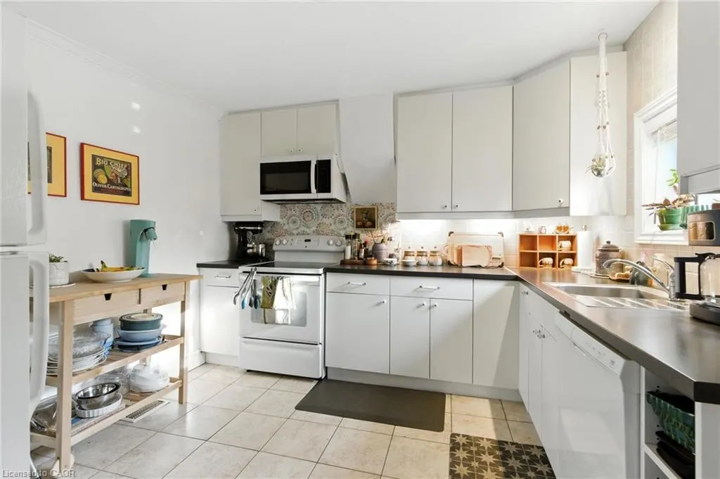346 Hunter Street W