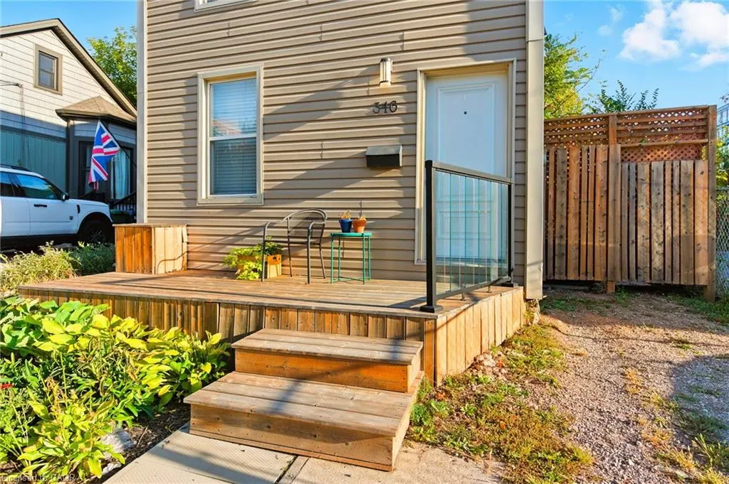 346 Hunter Street W