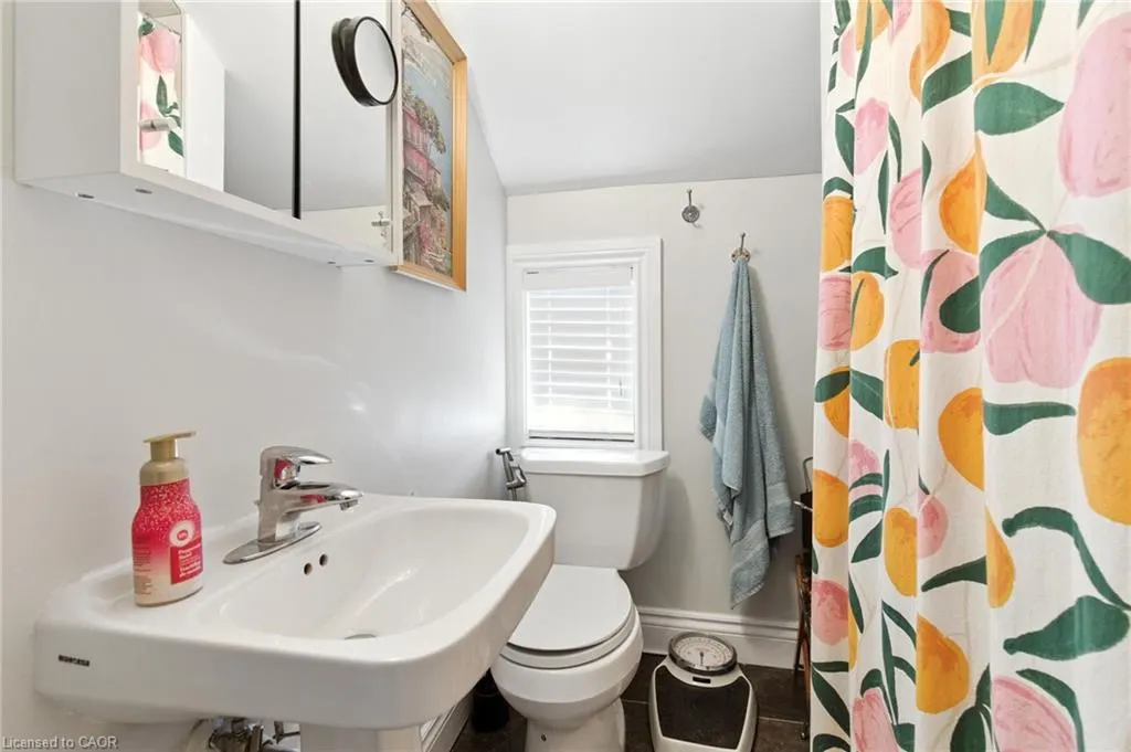 346 Hunter Street W