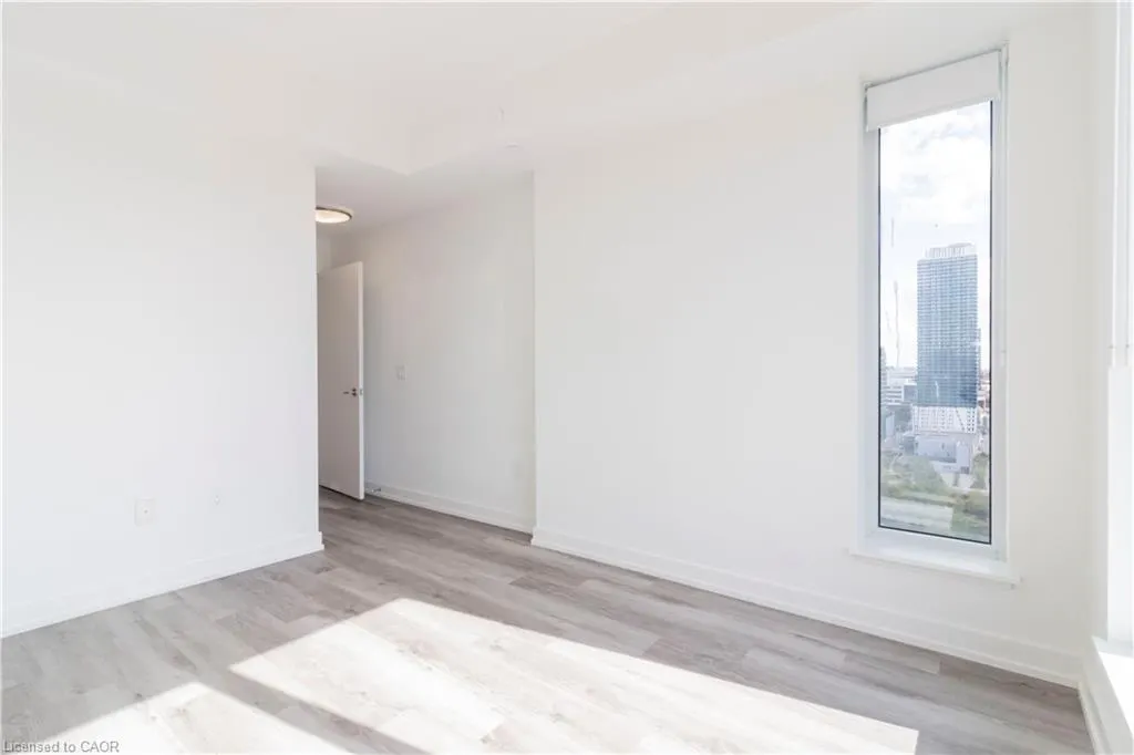15 Wellington Street S, #1406
