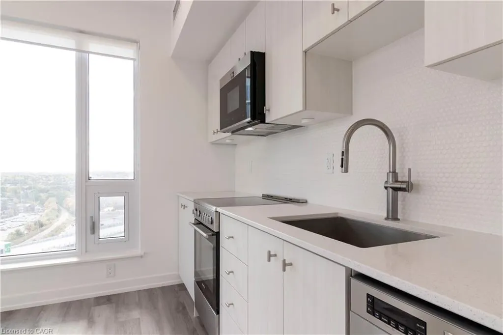15 Wellington Street S, #1406