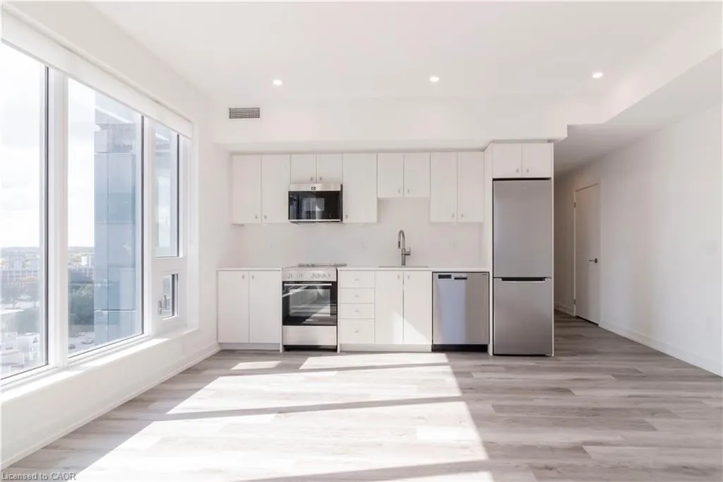 15 Wellington Street S, #1406