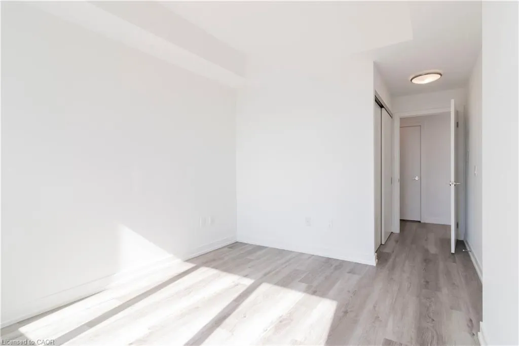 15 Wellington Street S, #1406