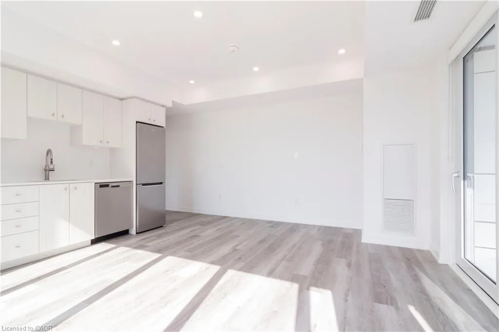 15 Wellington Street S, #1406