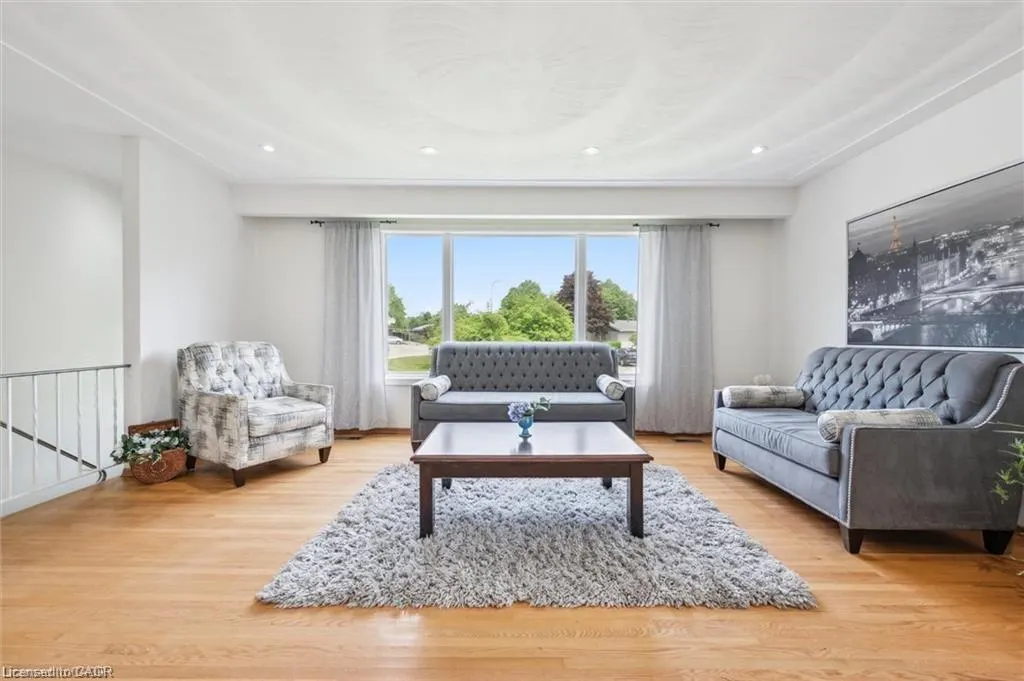 11 Van Horne Place