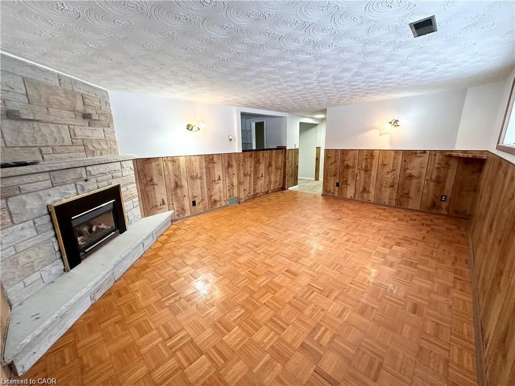 11 Van Horne Place