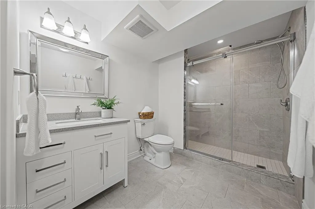917 Fung Place