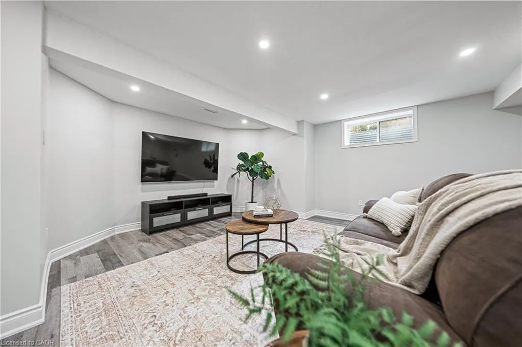 917 Fung Place