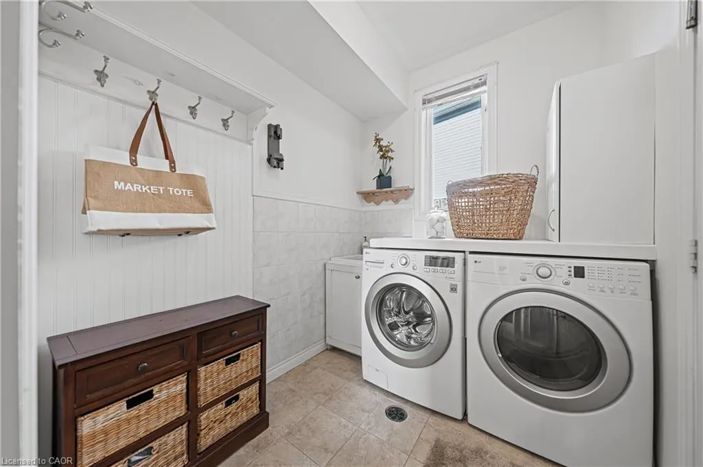 917 Fung Place