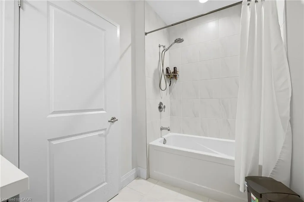 1 Redfern Avenue, #426