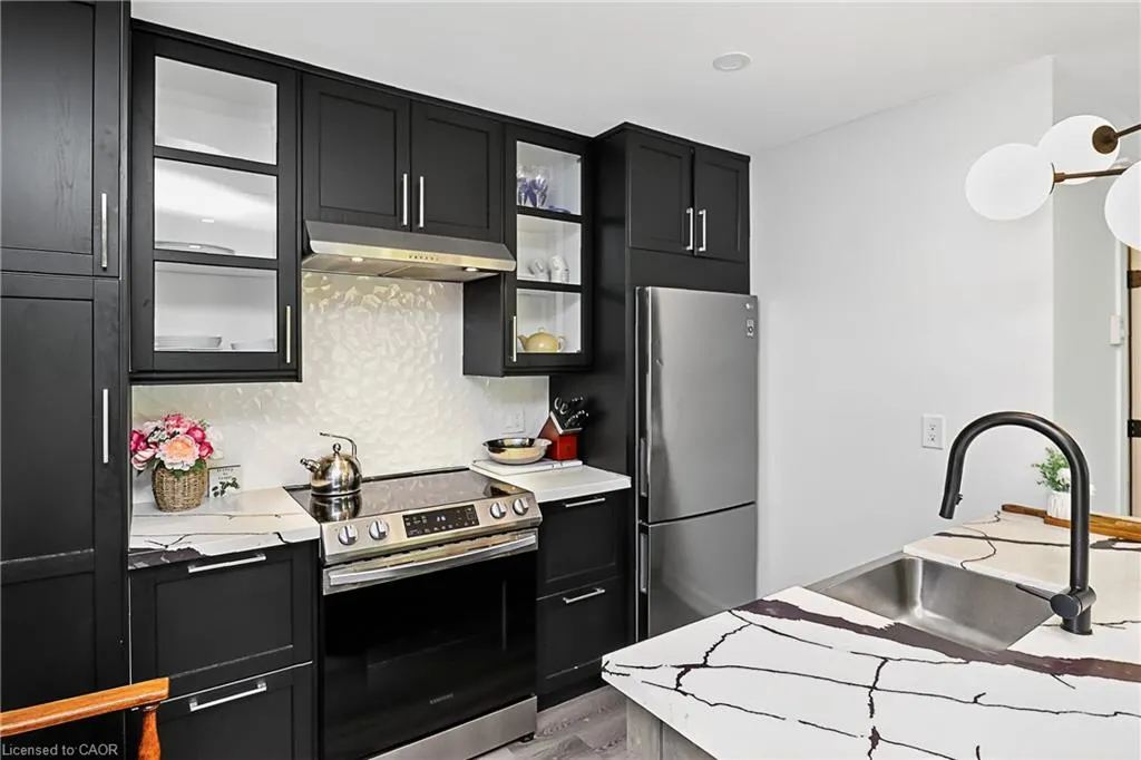 15 Dawson Drive, #3