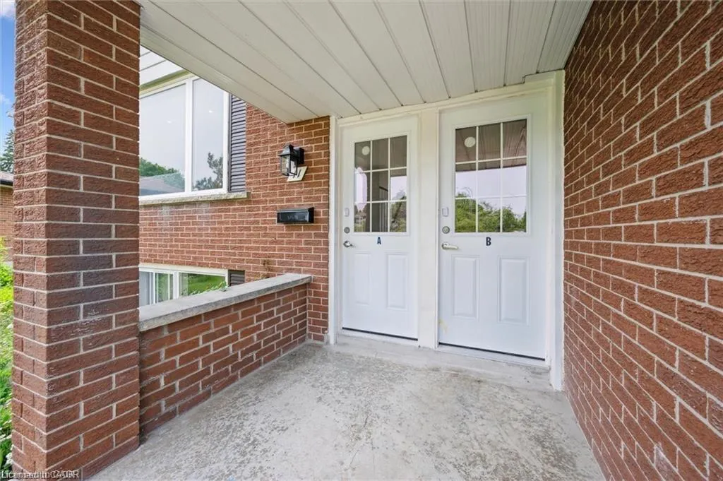 11 Van Horne Place