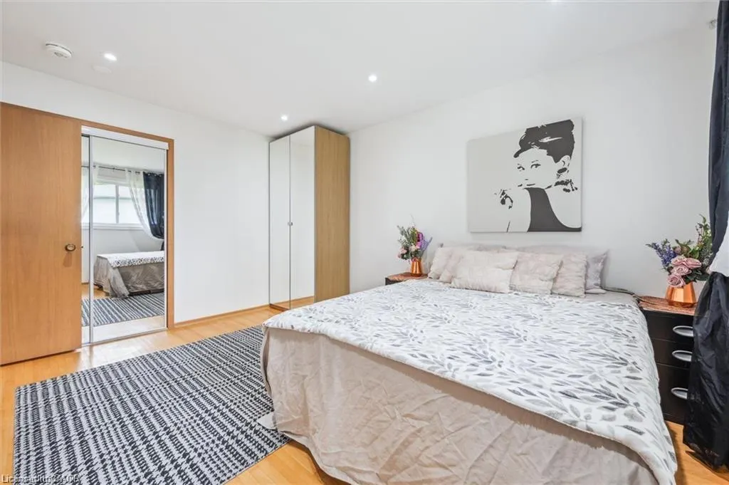 11 Van Horne Place