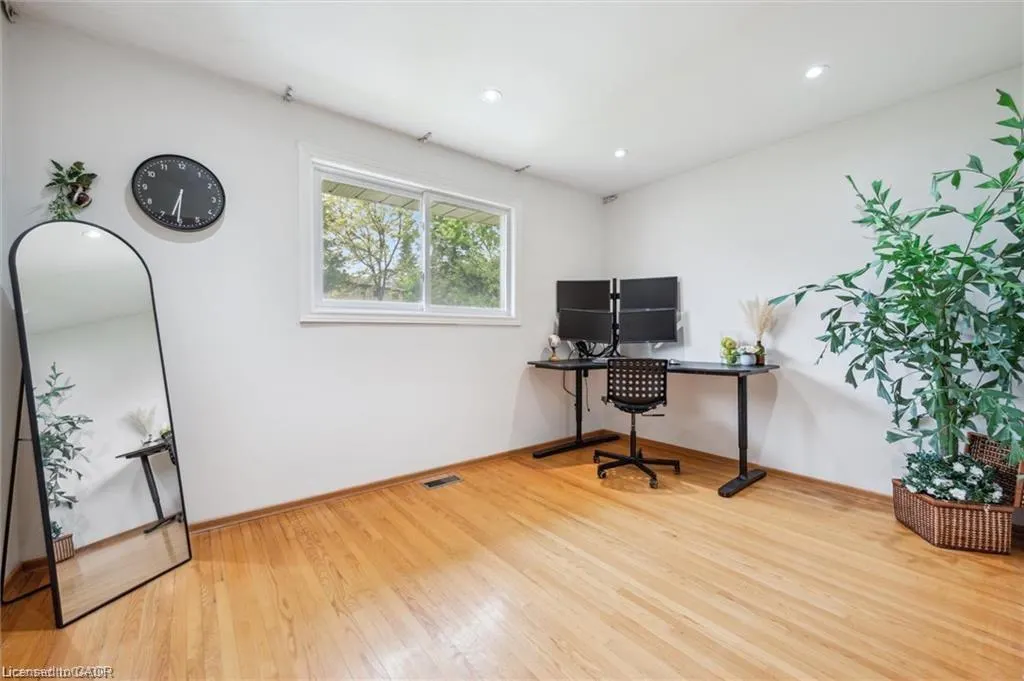 11 Van Horne Place