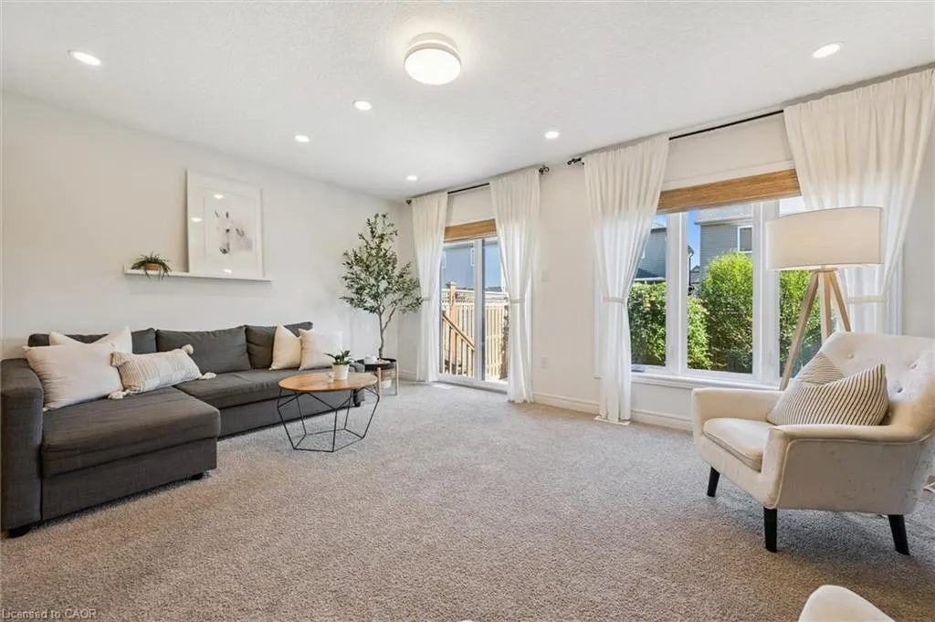 25 Sandybay Avenue