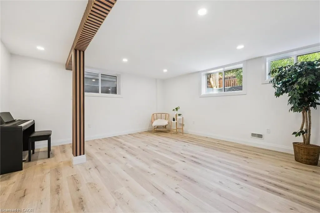 25 Sandybay Avenue