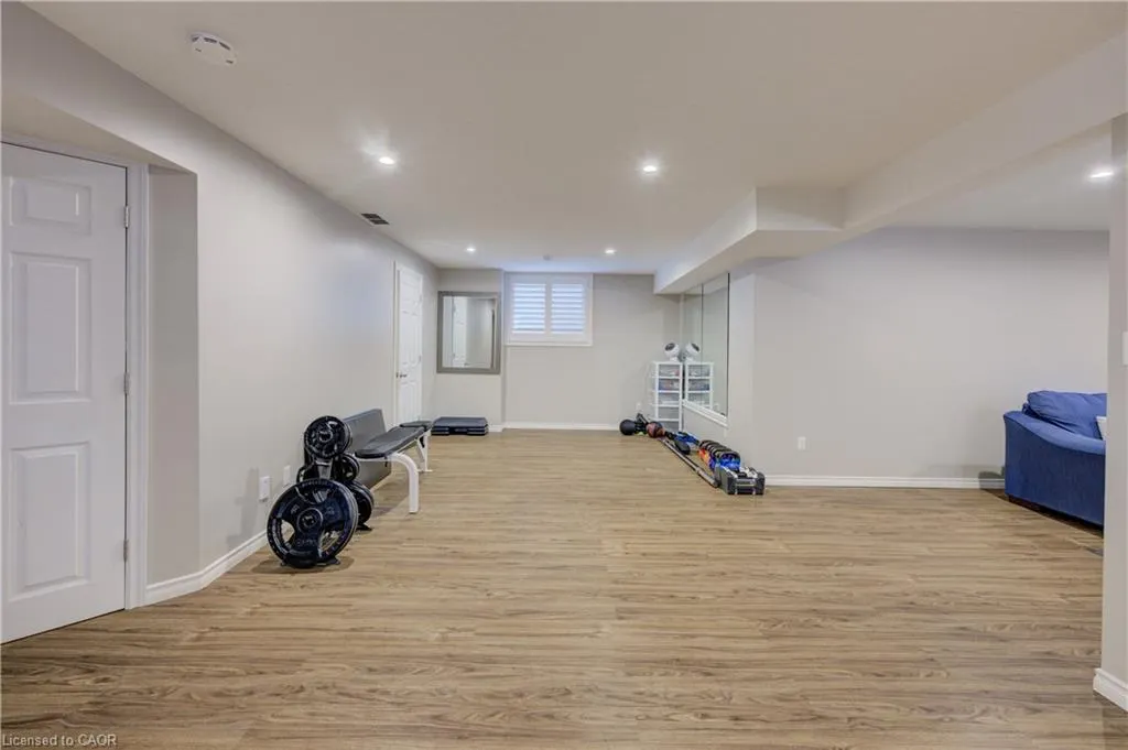 305 Thornhill Place