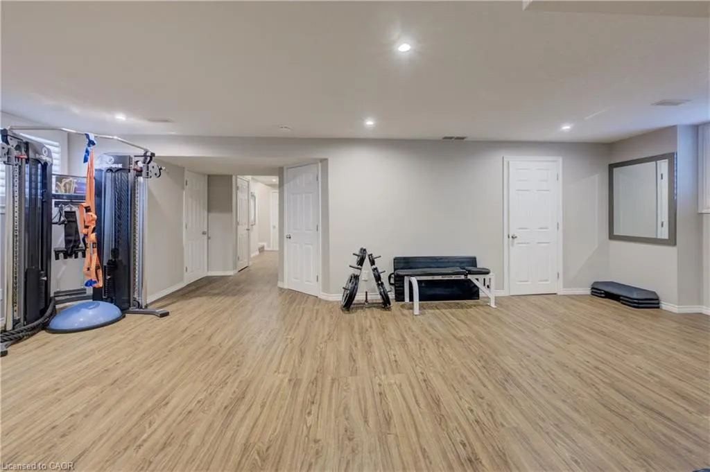 305 Thornhill Place