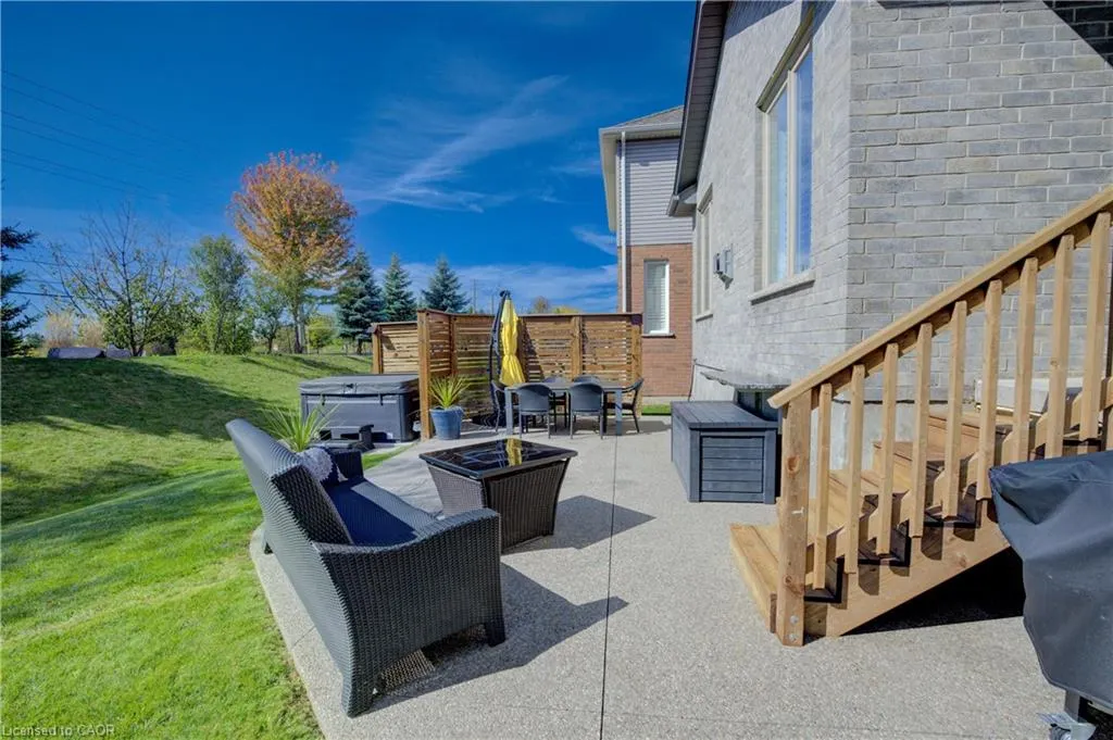305 Thornhill Place