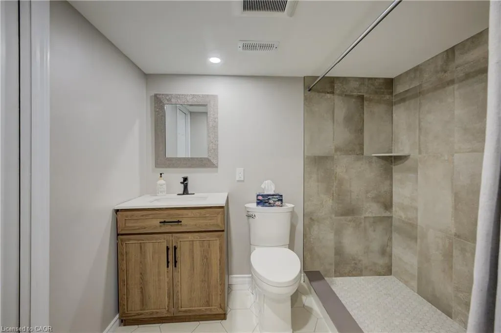 305 Thornhill Place