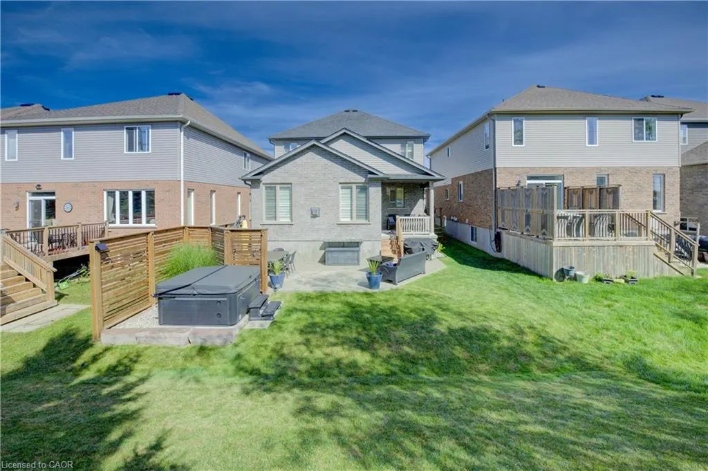 305 Thornhill Place