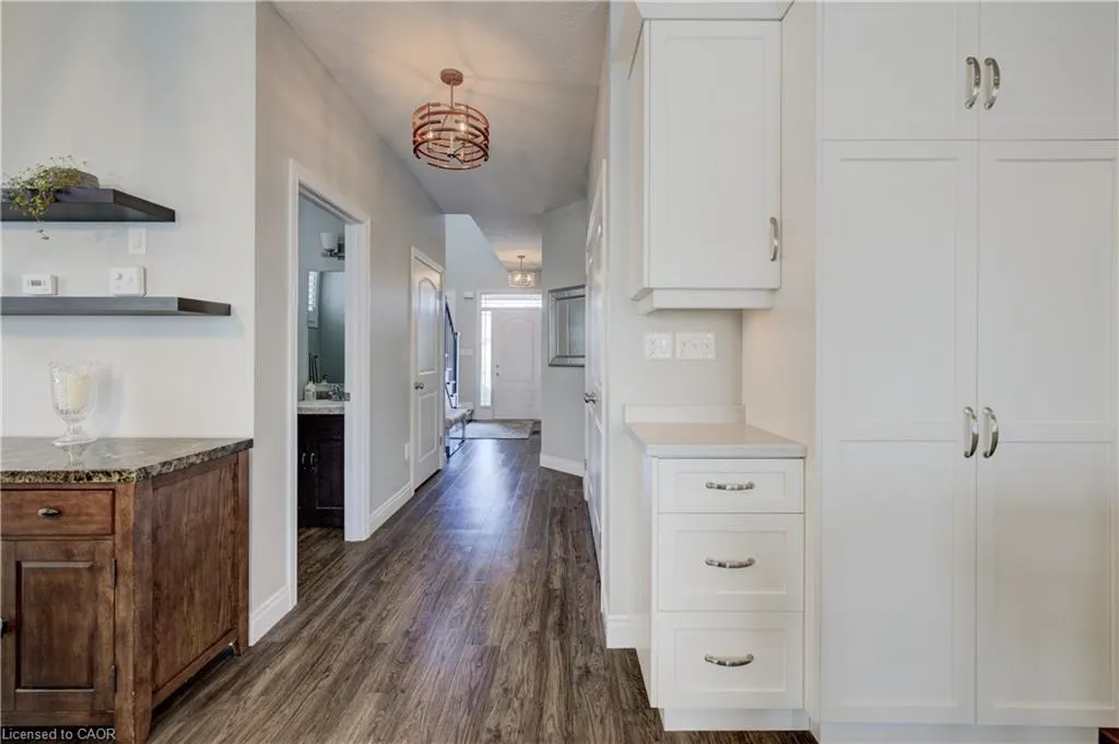 305 Thornhill Place