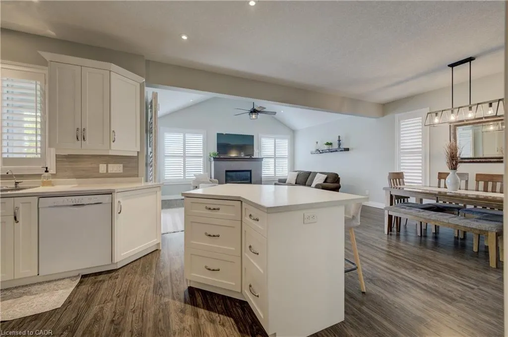 305 Thornhill Place
