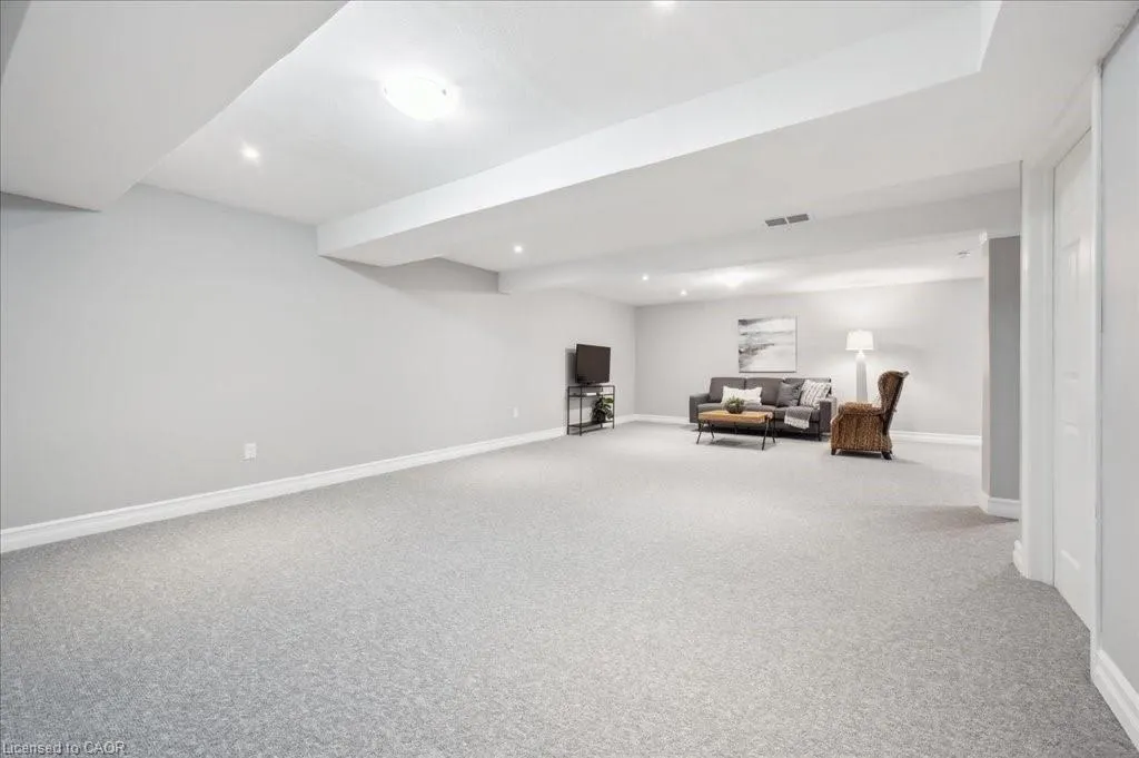 28 Bur Oak Drive