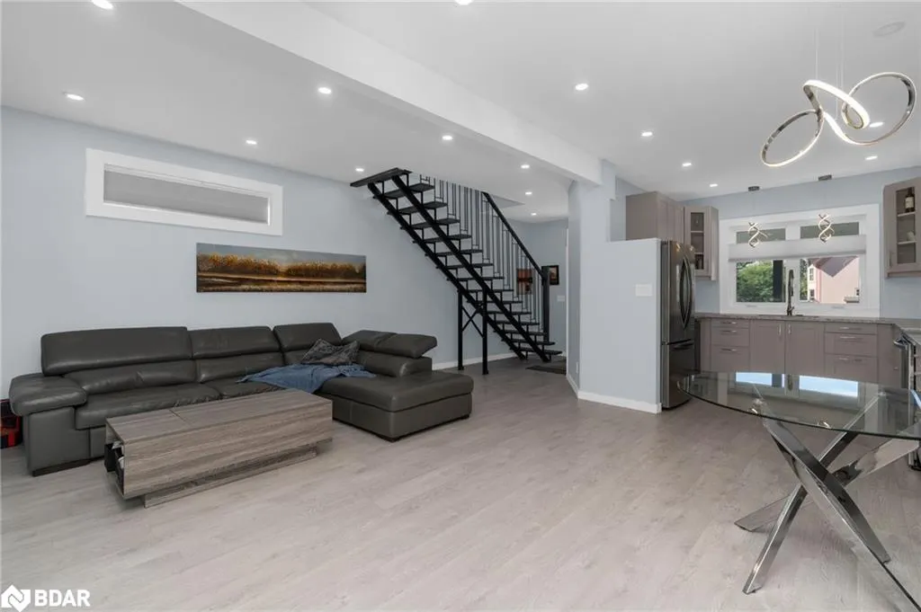 14 Fetterly Street N
