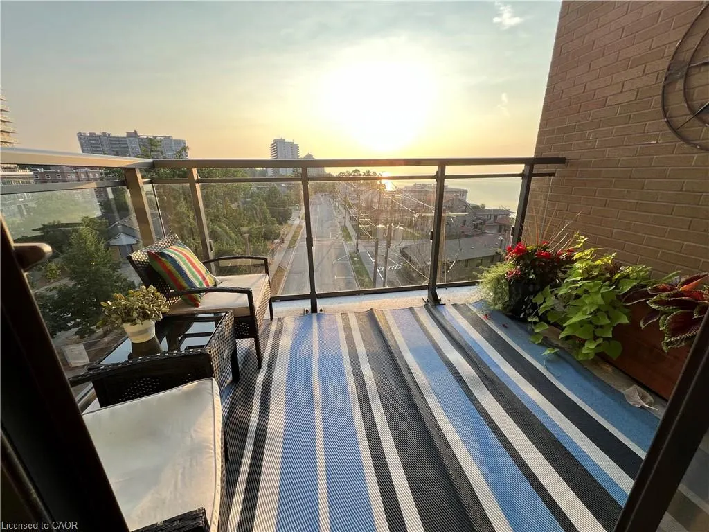 2060 Lakeshore Road, #405