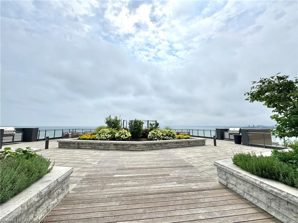 2060 Lakeshore Road, #405