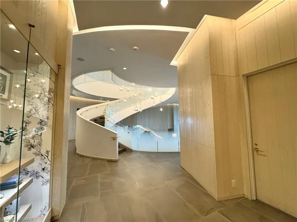 2060 Lakeshore Road, #405