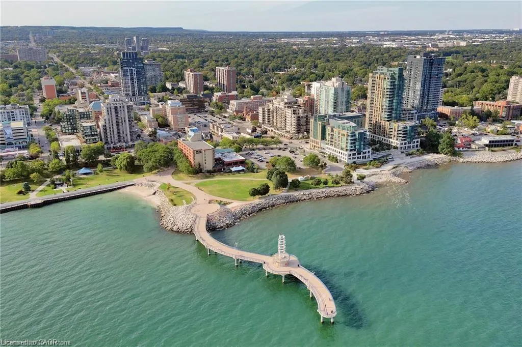 2060 Lakeshore Road, #405