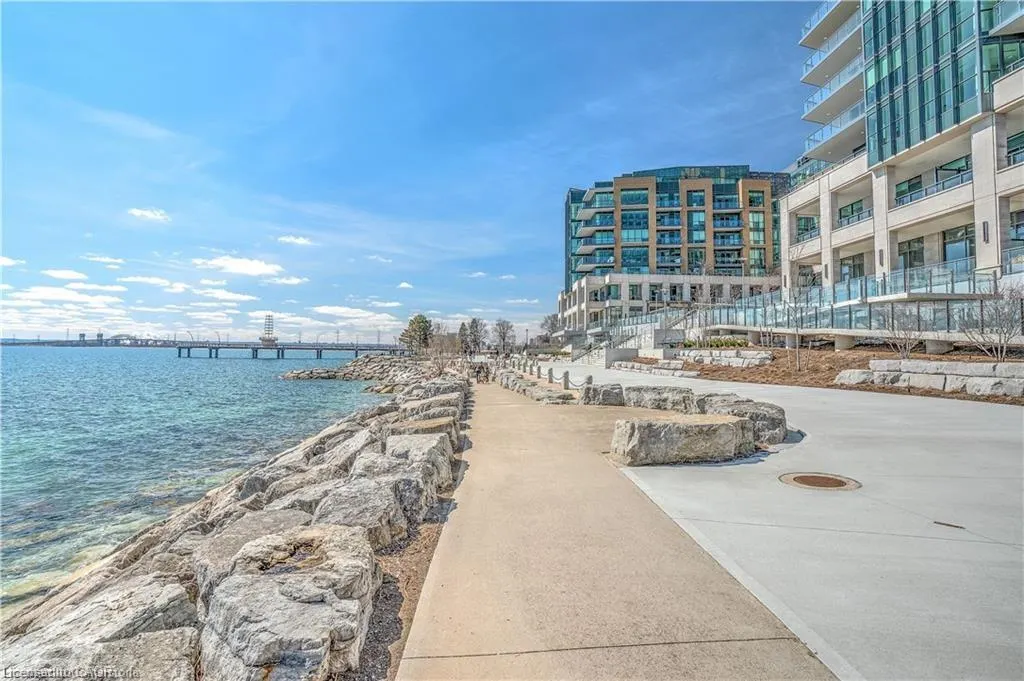2060 Lakeshore Road, #405