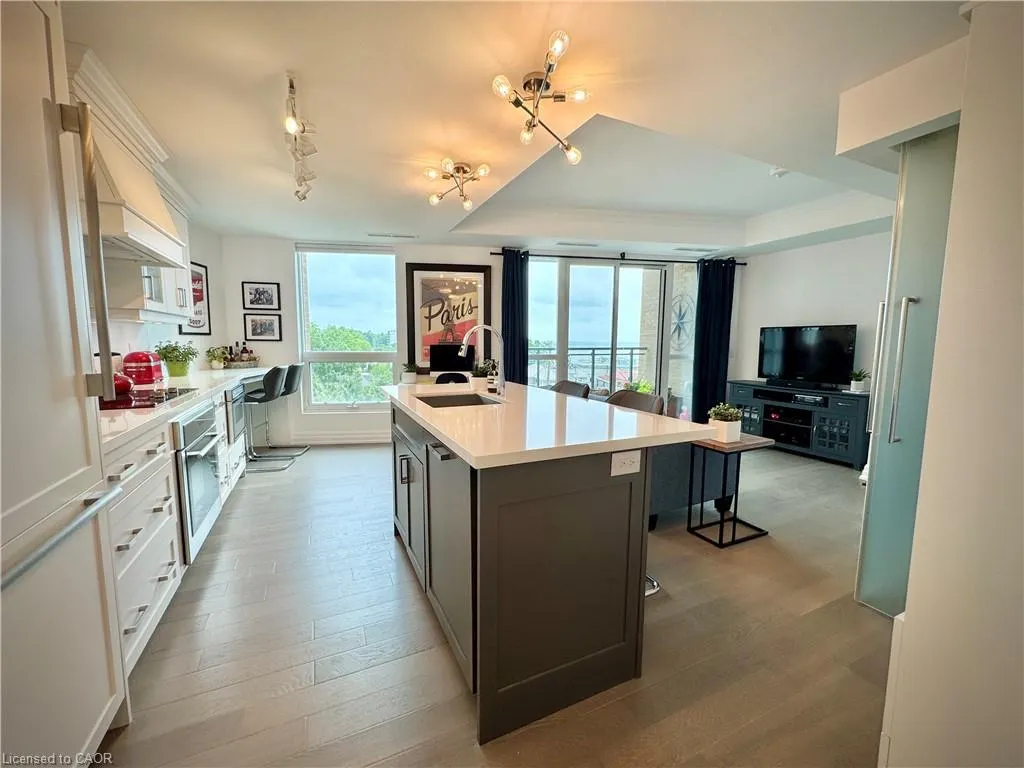 2060 Lakeshore Road, #405
