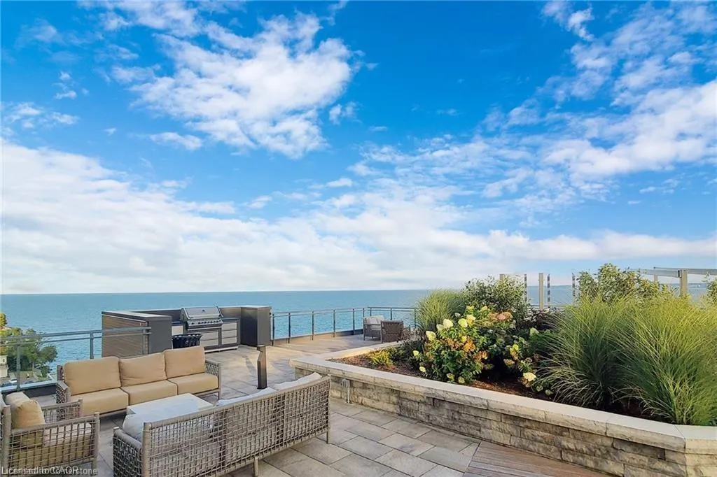 2060 Lakeshore Road, #405