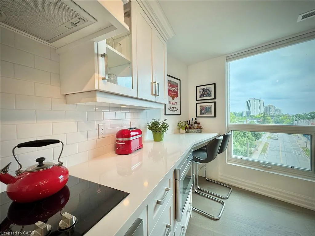 2060 Lakeshore Road, #405