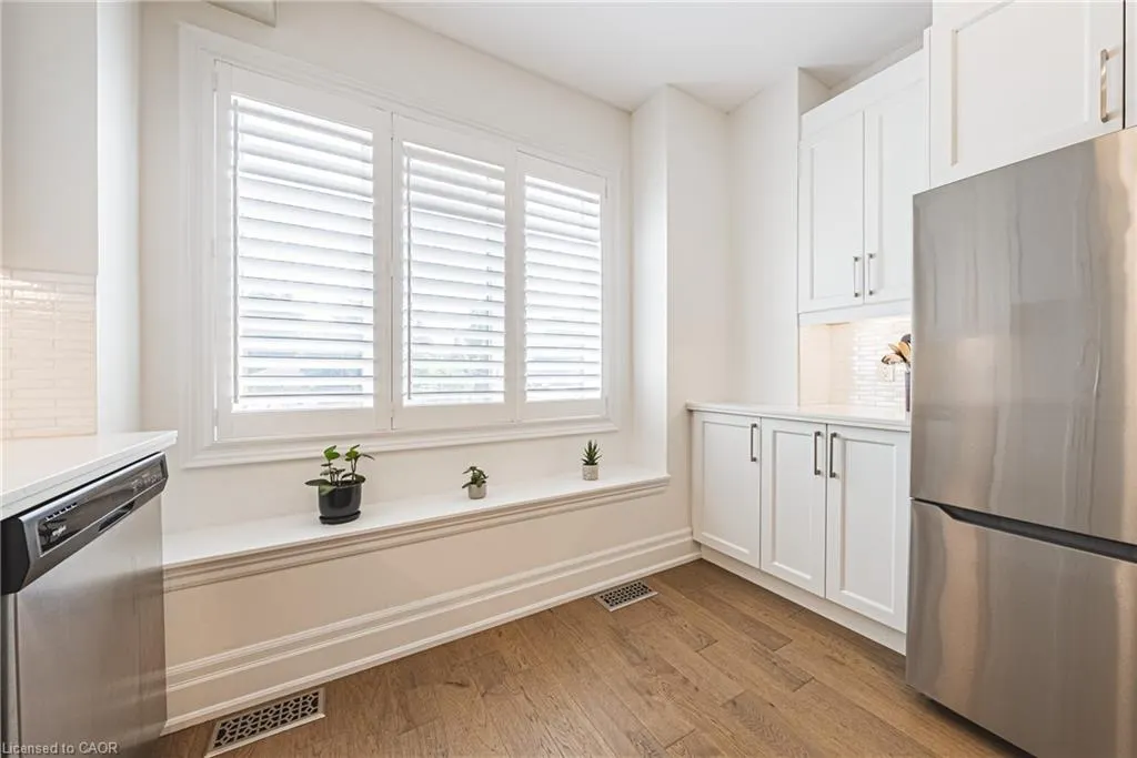 111 Wilson Street, #6