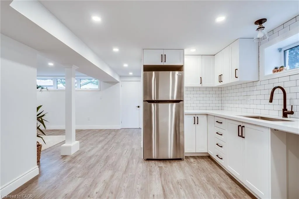 236 Fernwood Crescent, #2
