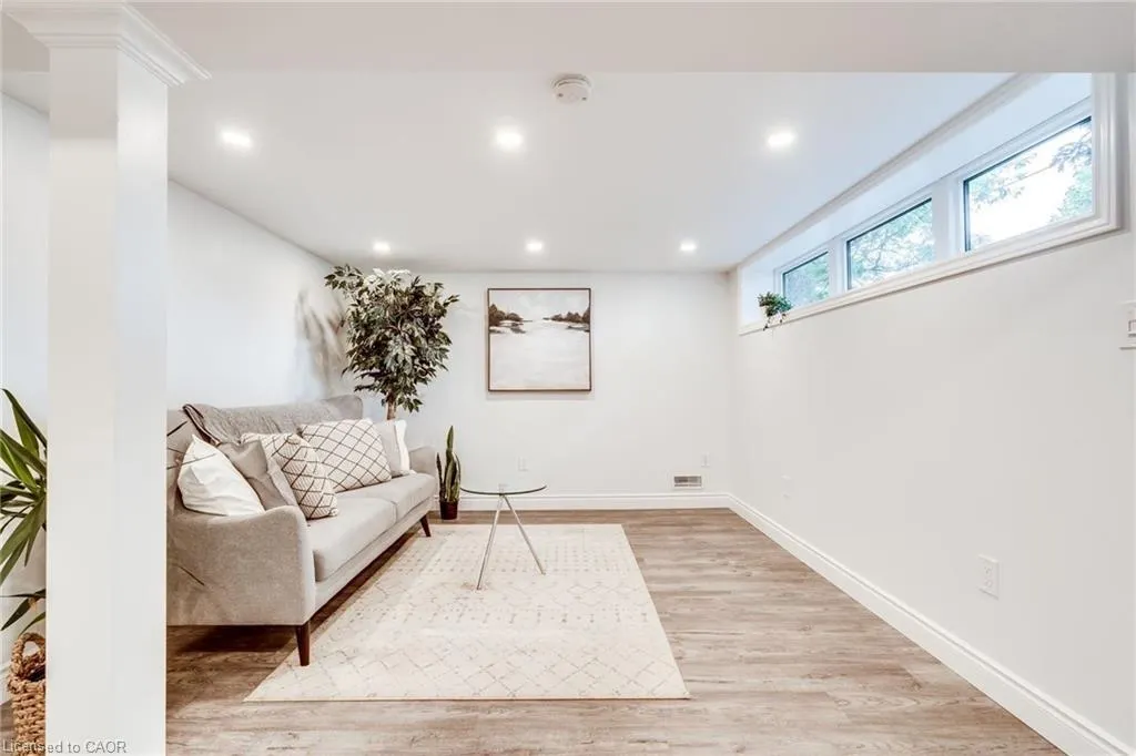 236 Fernwood Crescent, #2