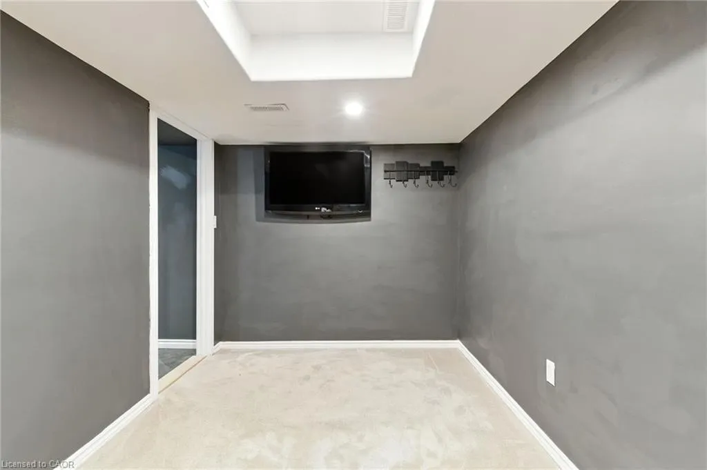 17 Dennis Drive