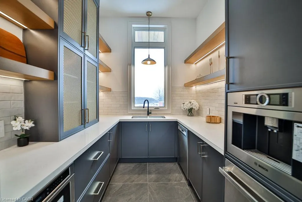2284 Sideroad 1