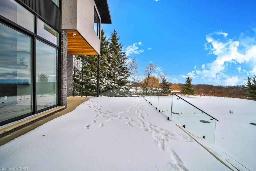 2284 Sideroad 1
